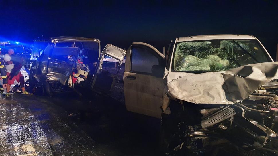 Accident grav între două microbuze, pe A1, în Arad. 11 victime, printre care și un bebeluș de 4 luni 775778
