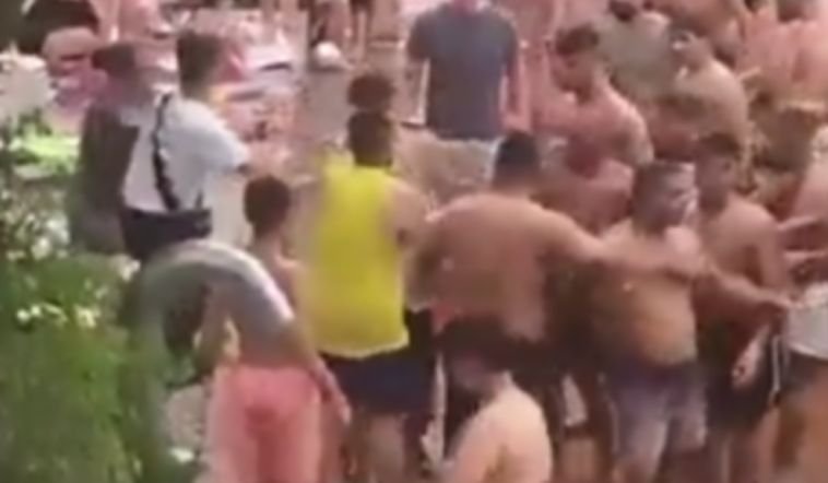 Sute de persoane s-au bătut la o piscină din Berlin, din cauza unor pistoale cu apă 