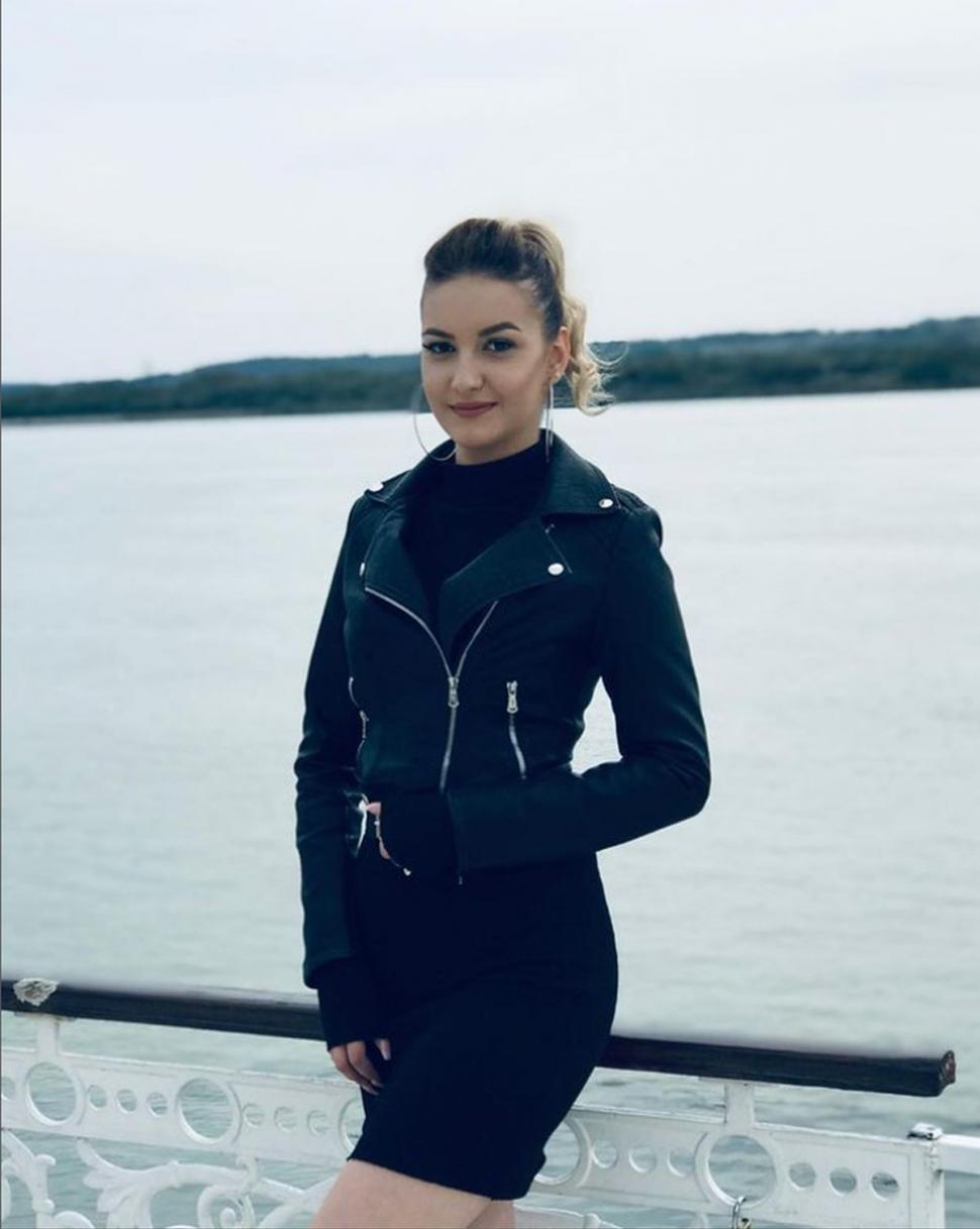 "Voi două, îngerașilor, sunteți cele care azi ați demonstrat că prietenia adevărată există!” În loc să sărbătorească rezultatele la BAC, Emma și Denisa vor fi înmormântate 775986