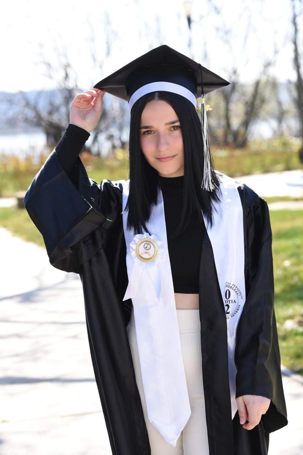 "Voi două, îngerașilor, sunteți cele care azi ați demonstrat că prietenia adevărată există!” În loc să sărbătorească rezultatele la BAC, Emma și Denisa vor fi înmormântate 775987