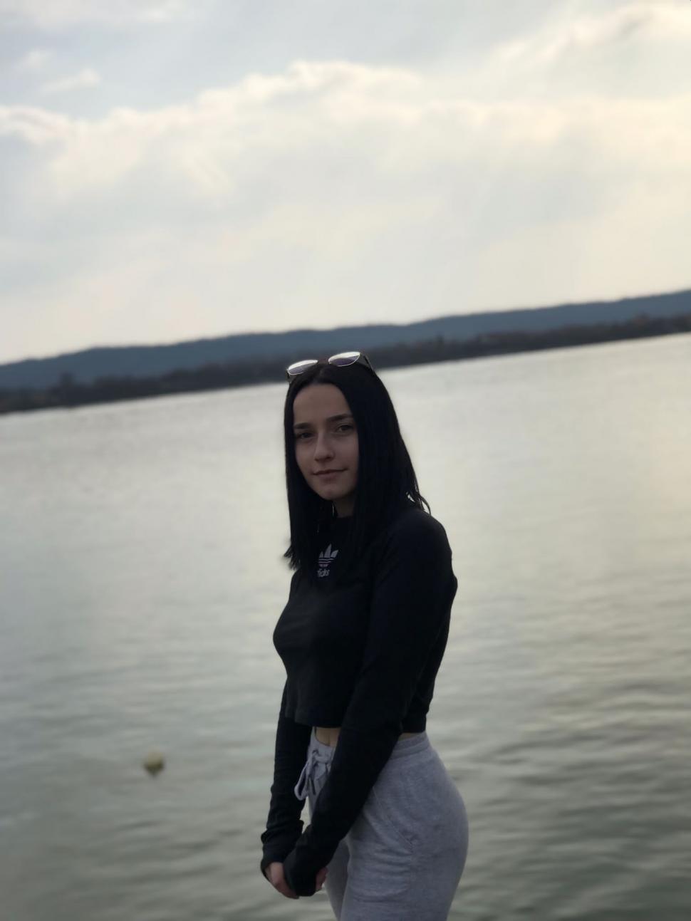 "Voi două, îngerașilor, sunteți cele care azi ați demonstrat că prietenia adevărată există!” În loc să sărbătorească rezultatele la BAC, Emma și Denisa vor fi înmormântate 775988