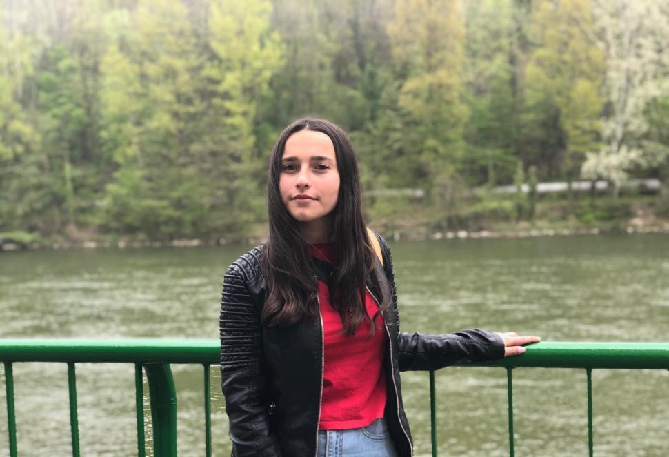 "Voi două, îngerașilor, sunteți cele care azi ați demonstrat că prietenia adevărată există!” În loc să sărbătorească rezultatele la BAC, Emma și Denisa vor fi înmormântate 775989