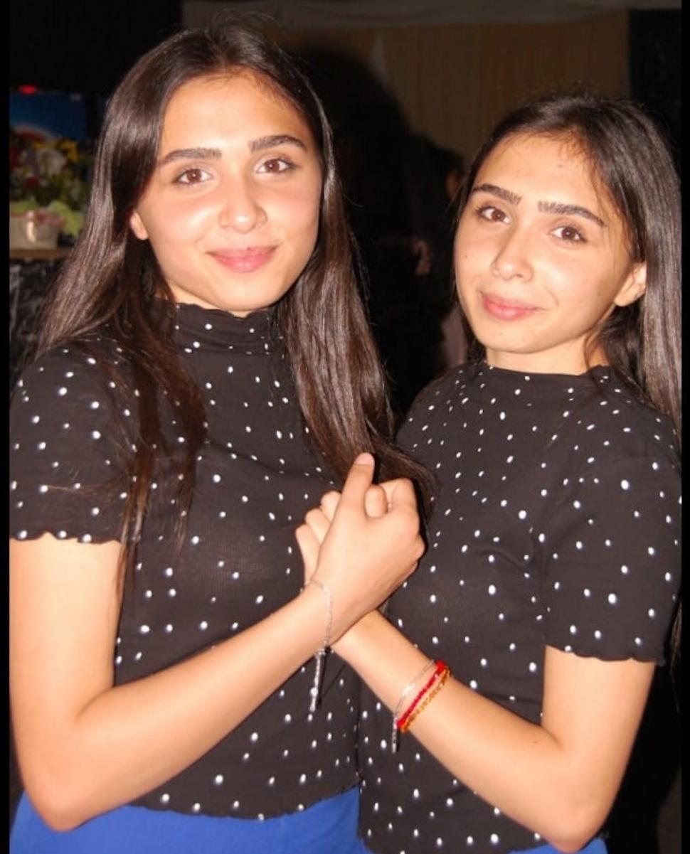 Gemenele din Vaslui care au luat 9.50 la BAC, cu părinți care muncesc în agricultură în străinătate: ”Învățăm două ore, pauză cinci minute și tot așa până seara” 775957