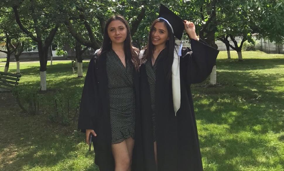 Gemenele din Vaslui care au luat 9.50 la BAC, cu părinți care muncesc în agricultură în străinătate: ”Învățăm două ore, pauză cinci minute și tot așa până seara” 775958