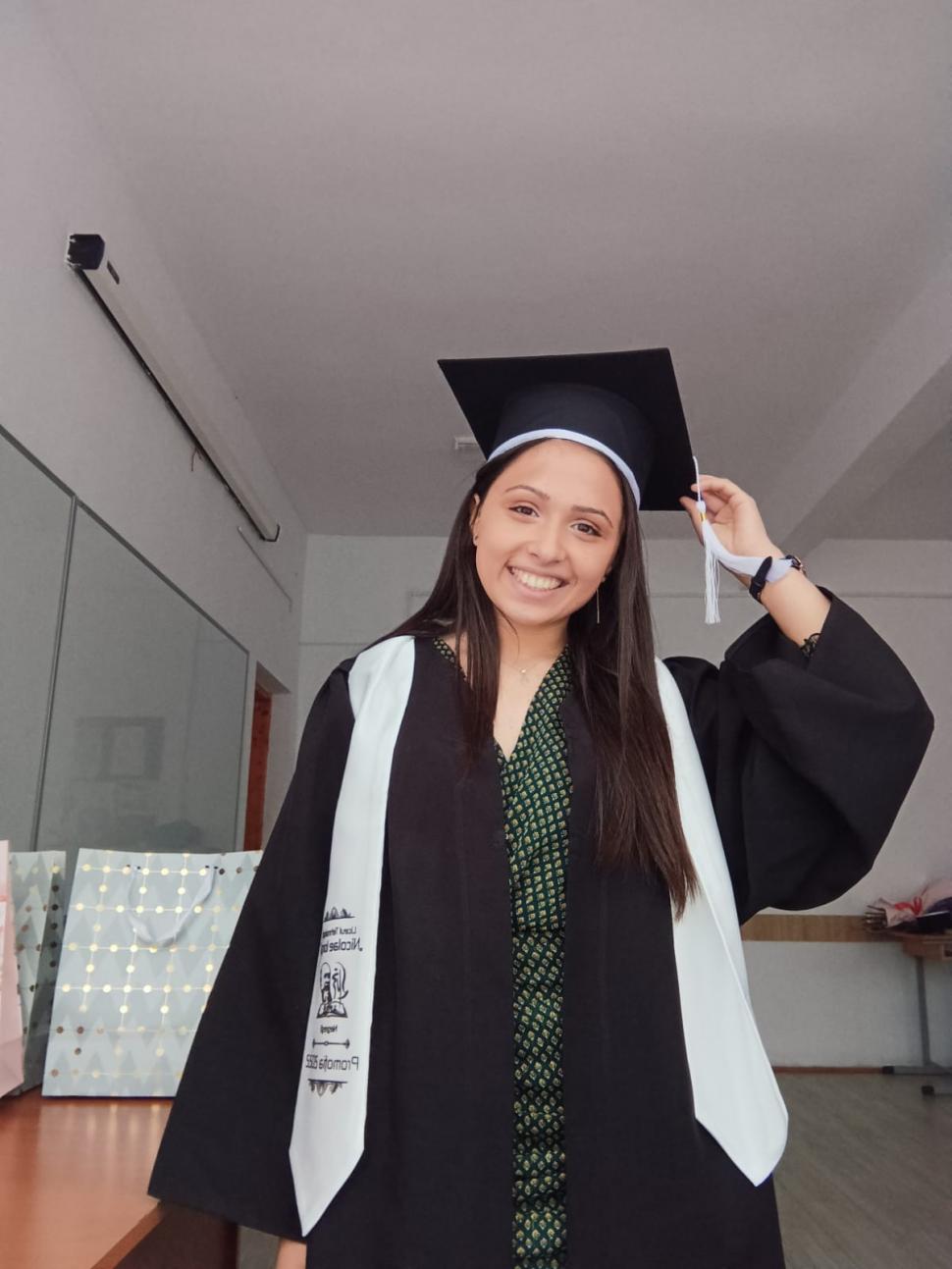 Gemenele din Vaslui care au luat 9.50 la BAC, cu părinți care muncesc în agricultură în străinătate: ”Învățăm două ore, pauză cinci minute și tot așa până seara” 775959