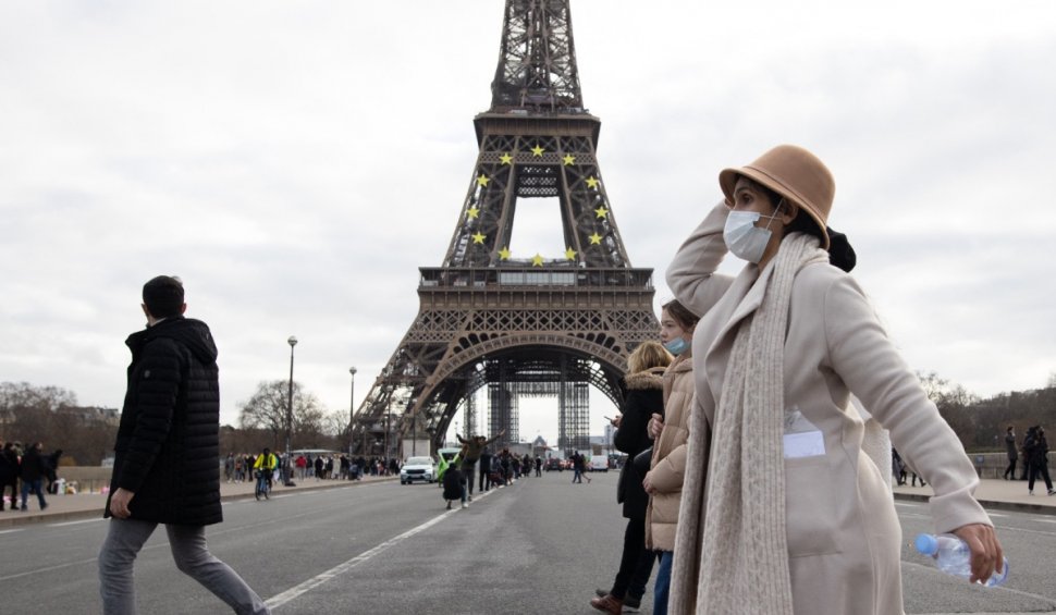 Franța le cere cetățenilor să poarte din nou măști în unele spații publice