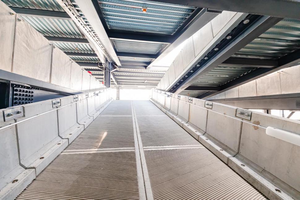 O parcare de peste 12 milioane de euro zace aproape goală la o lună de la inaugurare, deşi este gratuită, în Bucureşti 776086