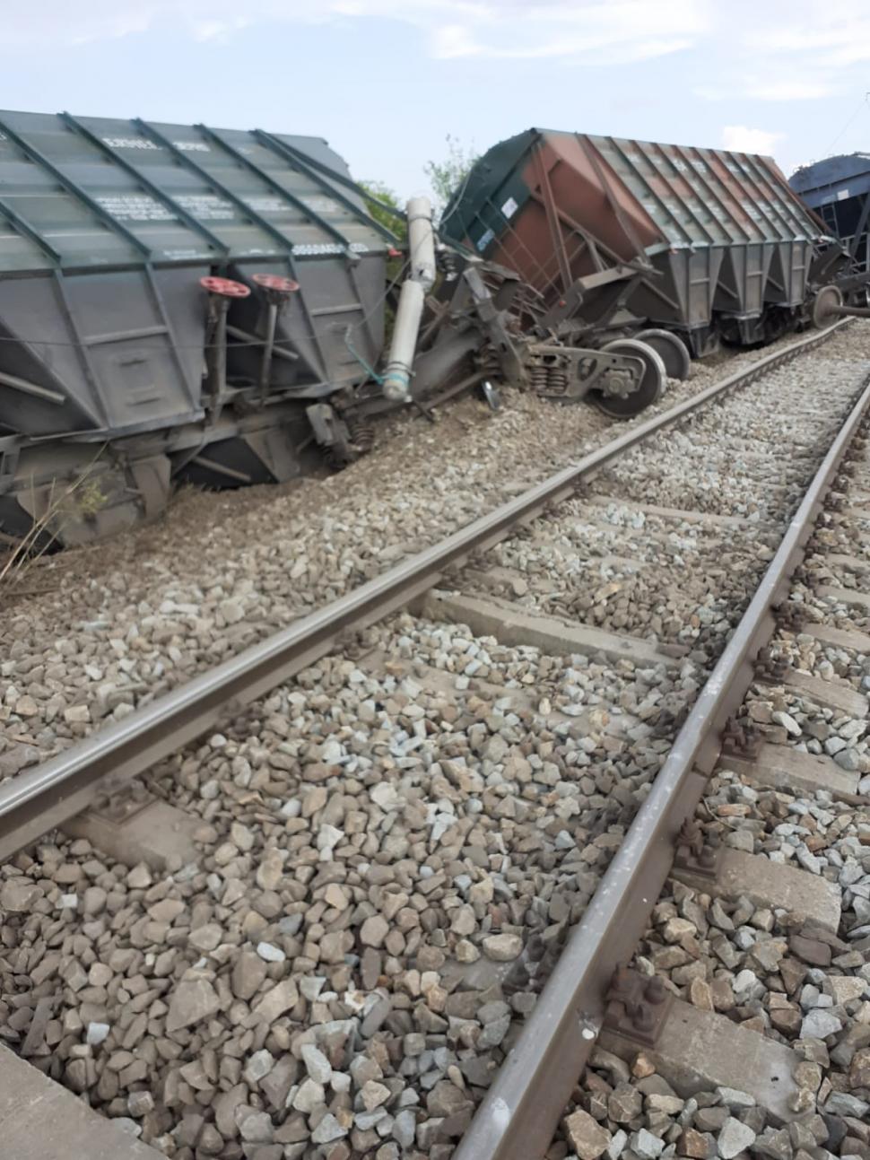 11 vagoane ale unui tren privat de marfă au deraiat pe ruta Pașcani - Iași. Circulația feroviară este întreruptă 776354