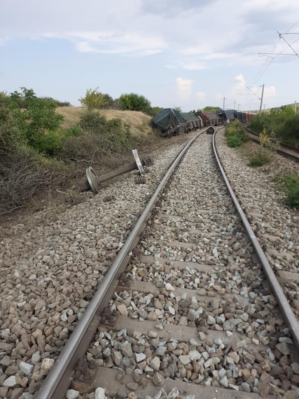 11 vagoane ale unui tren privat de marfă au deraiat pe ruta Pașcani - Iași. Circulația feroviară este întreruptă 776355