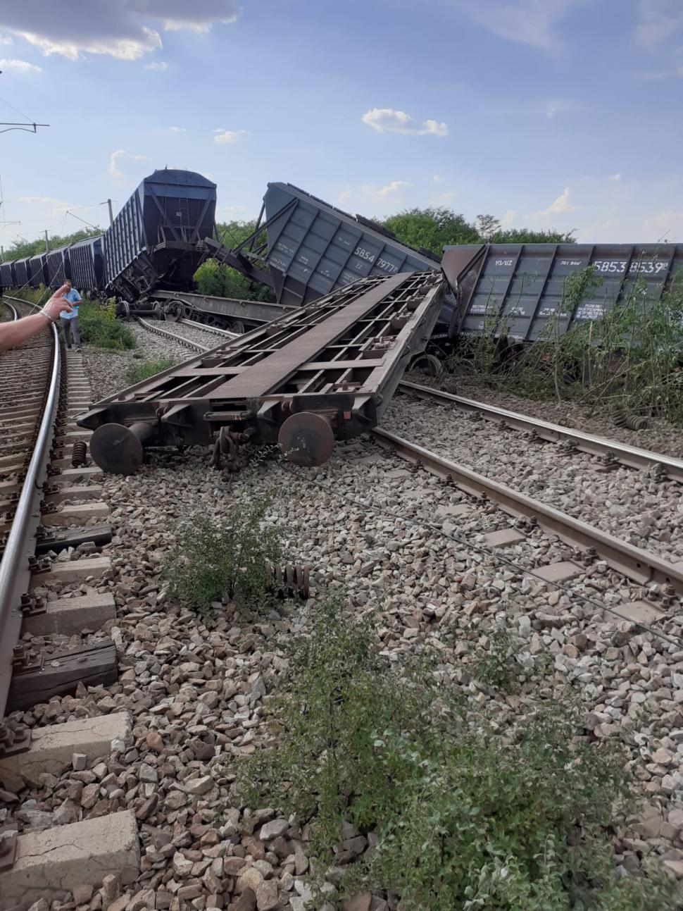 11 vagoane ale unui tren privat de marfă au deraiat pe ruta Pașcani - Iași. Circulația feroviară este întreruptă 776356