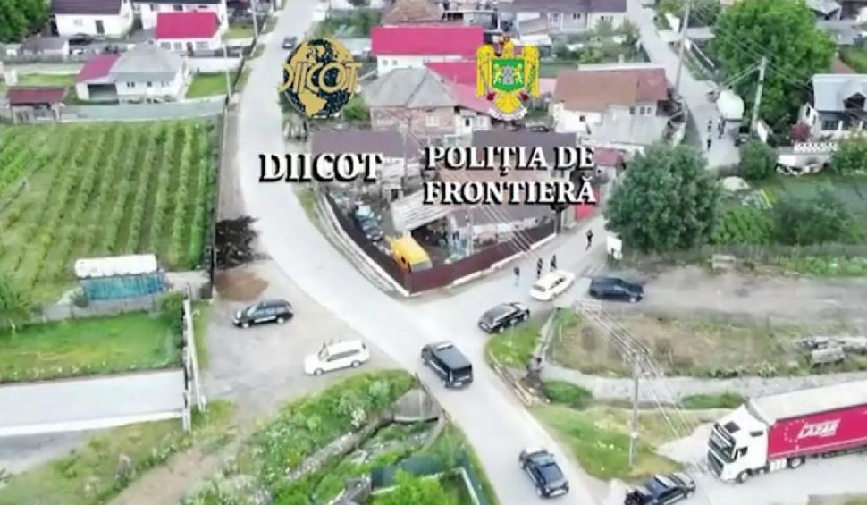 Imagini incredibile! Sute de oameni ascunși în sicrie și frigidere, descoperiți de Poliția de Frontieră 776500