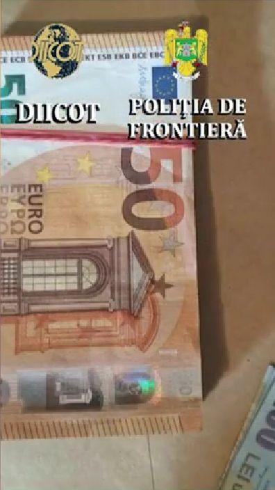 Imagini incredibile! Sute de oameni ascunși în sicrie și frigidere, descoperiți de Poliția de Frontieră 776503