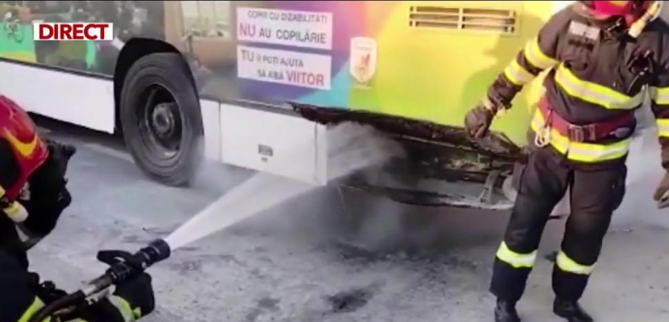 Un autobuz cu pasageri a luat foc în mers, la Oradea 776479