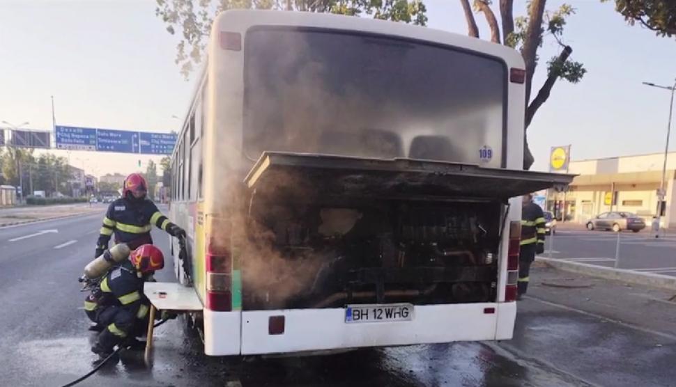 Un autobuz cu pasageri a luat foc în mers, la Oradea 776480