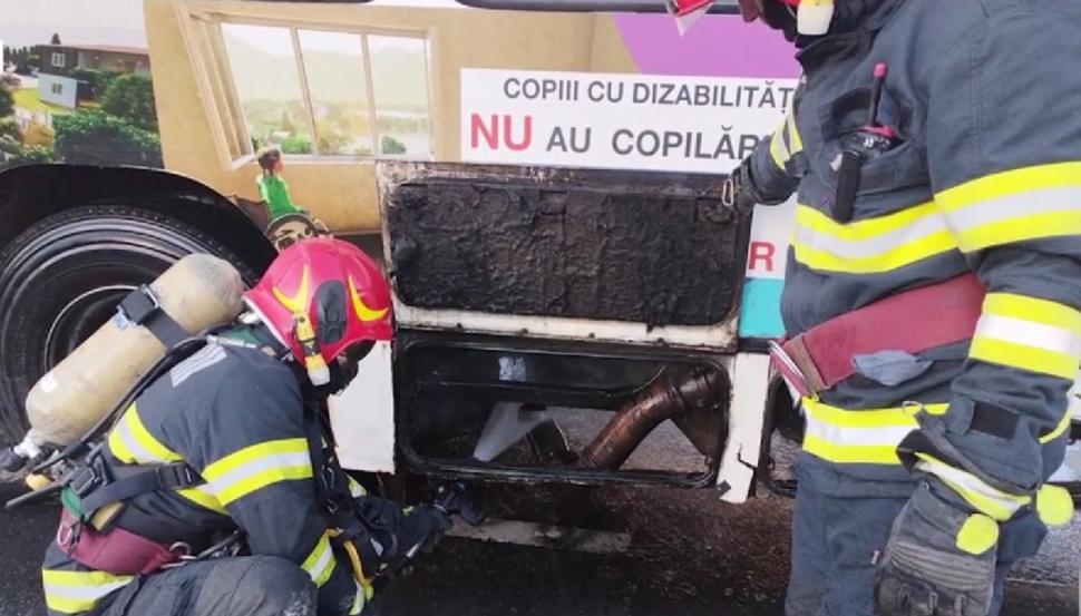Un autobuz cu pasageri a luat foc în mers, la Oradea 776481
