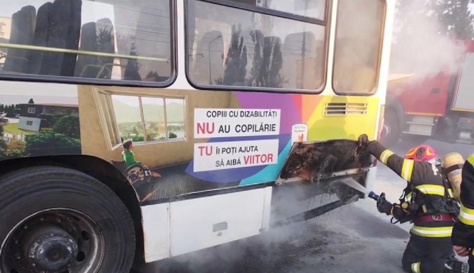 Un autobuz cu pasageri a luat foc în mers, la Oradea 776482