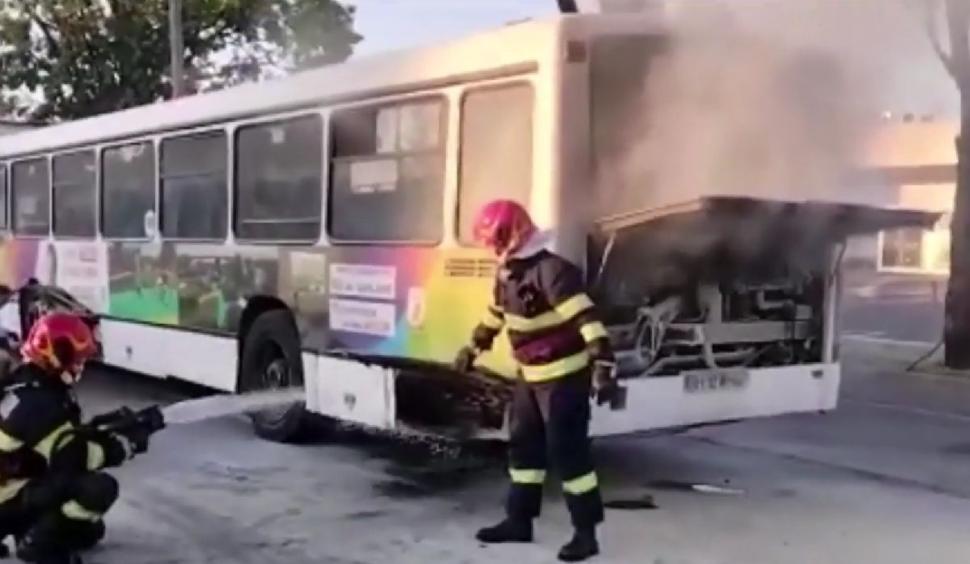 Un autobuz cu pasageri a luat foc în mers, la Oradea 776483