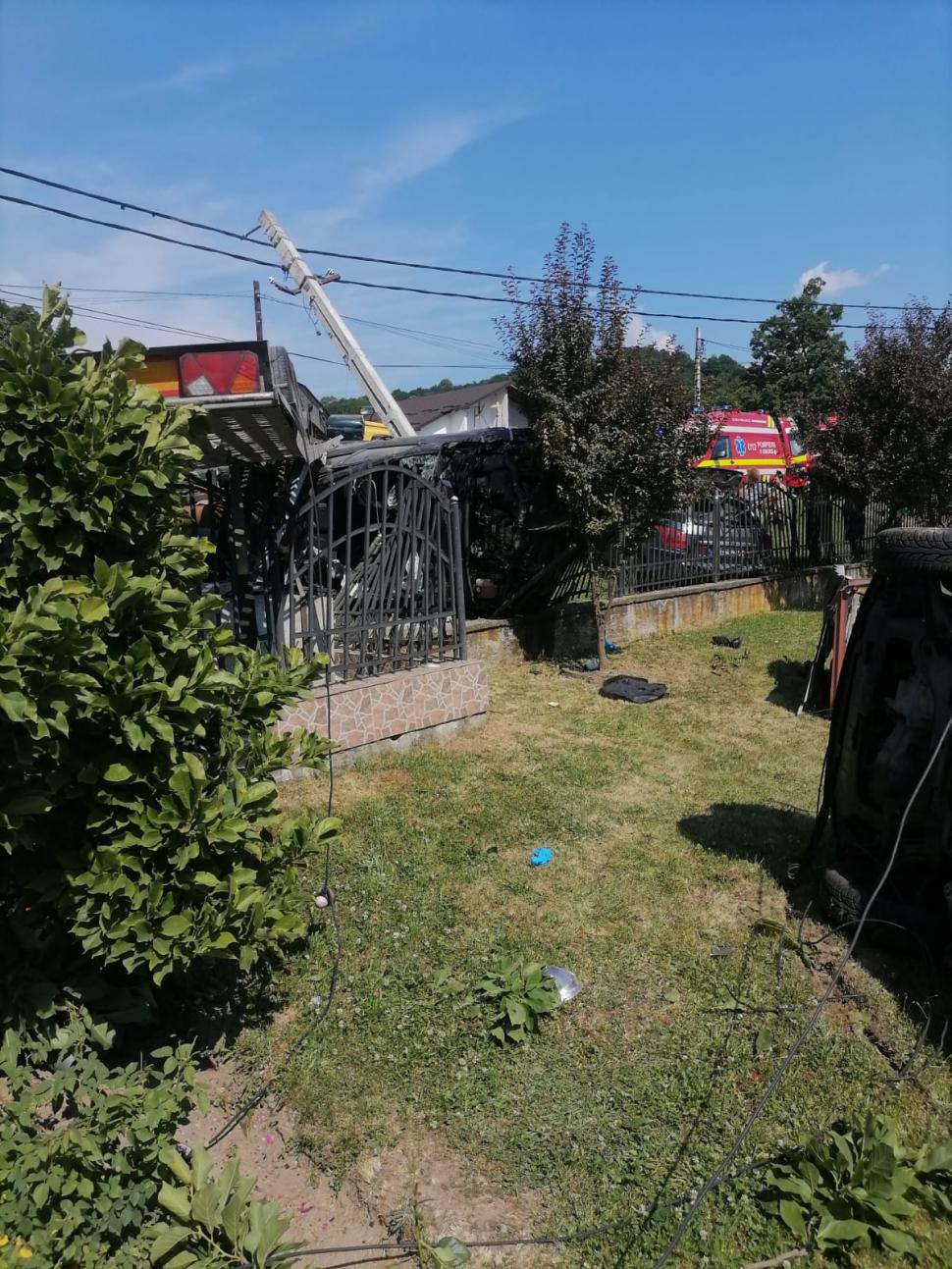 O persoană a murit și două sunt încarcerate după un grav accident în județul Argeș 776531