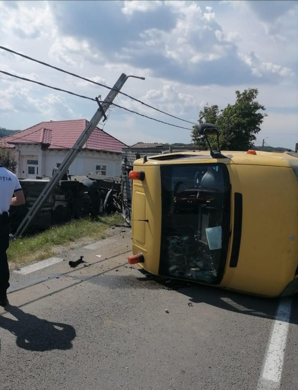 O persoană a murit și două sunt încarcerate după un grav accident în județul Argeș 776535