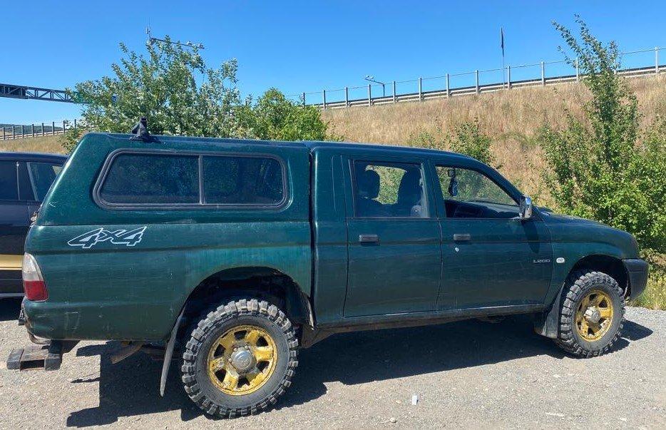 Un şofer din Cluj şi-a legat roata cu funie şi apoi a mers la RAR pentru recuperarea talonului: "E păcat să pui şurub acolo unde poţi lega cu sârmă" 776489