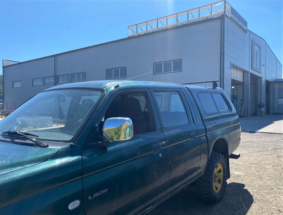 Un şofer din Cluj şi-a legat roata cu funie şi apoi a mers la RAR pentru recuperarea talonului: "E păcat să pui şurub acolo unde poţi lega cu sârmă" 776490