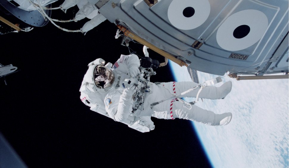 Oasele astronauților îmbătrânesc rapid în timpul zborurilor în spațiu | Corpul suportă o îmbătrânire bruscă, echivalentă trecerii a 10 ani