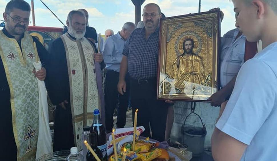 Preoţii din Galaţi fac slujbe pe câmpul pârjolit, sperând la o ploaie de la Dumnezeu 776734