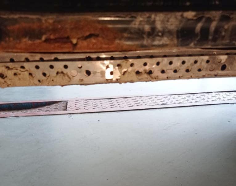 Reacțiile șoferilor la postarea RAR care arată o mașină reparată cu colțare gips carton: "Acolo urma gresie și faianță" 776778