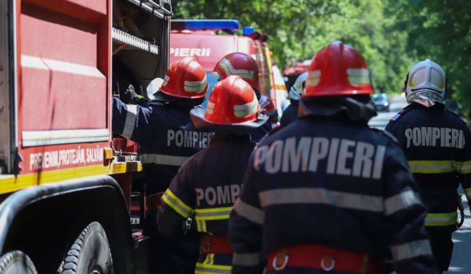 18 persoane evacuate după un incendiu într-un bloc din Târgoviște