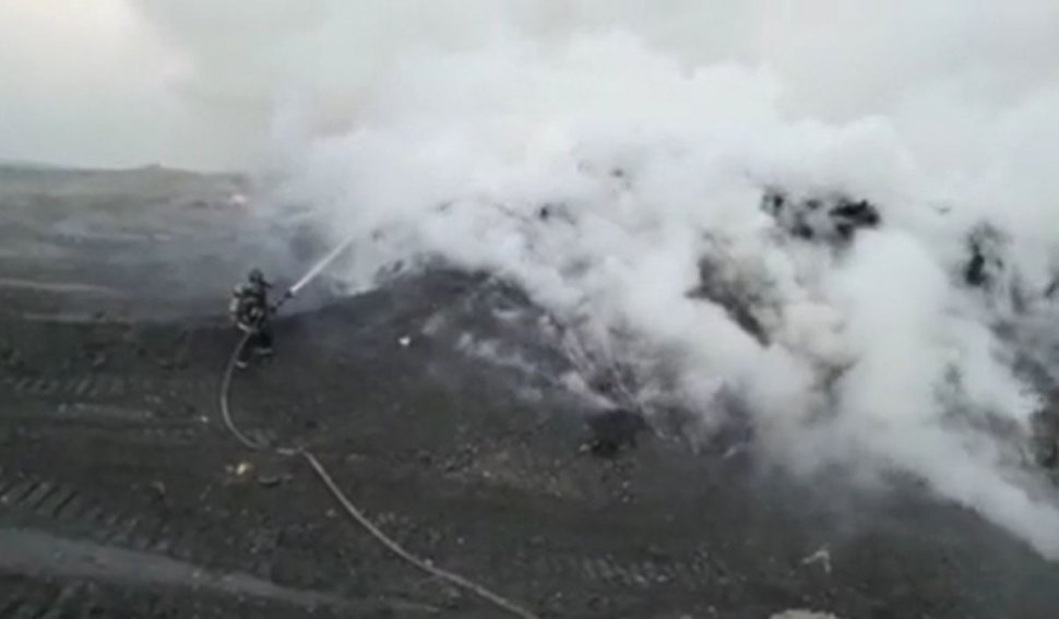Incendiu la groapa din Băicoi, Prahova. A fost emis mesaj Ro-Alert din cauza fumului