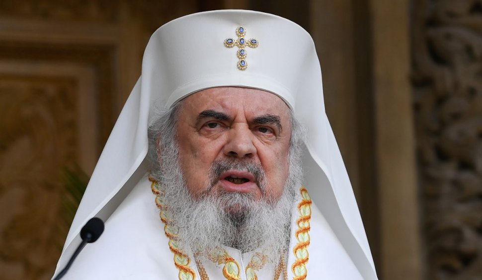 Fotografie inedită cu Patriarhul Daniel, în urmă cu 40 de ani. Tânăr, cu barbă neagră, îmbrăcat într-o ținută ”casual”