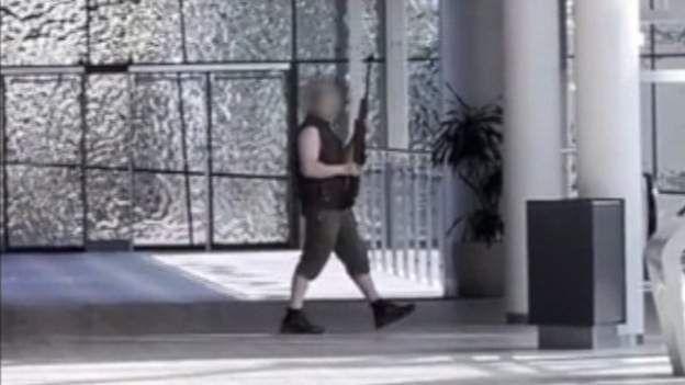 Primele imagini cu suspectul din atacul soldat cu cel puțin trei morți în mall-ul din Copenhaga | Un cetățean rus, printre victime 777096