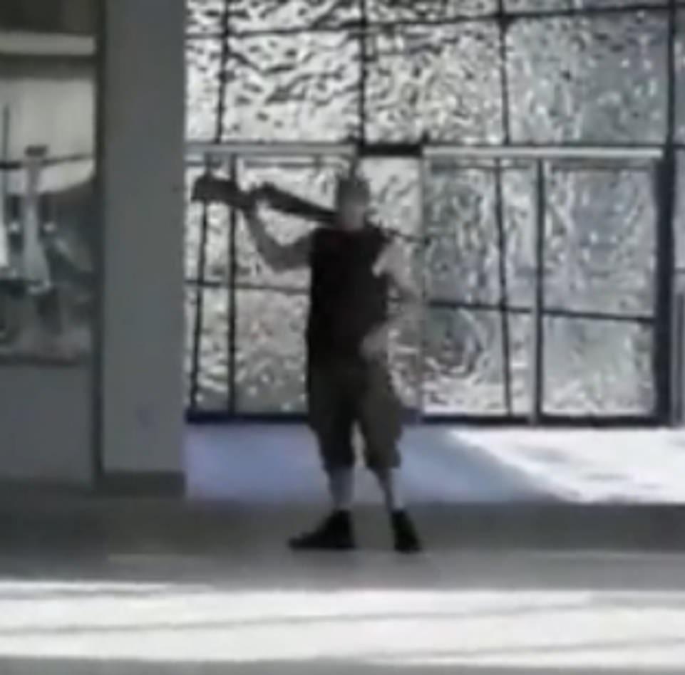 Primele imagini cu suspectul din atacul soldat cu cel puțin trei morți în mall-ul din Copenhaga | Un cetățean rus, printre victime 777097