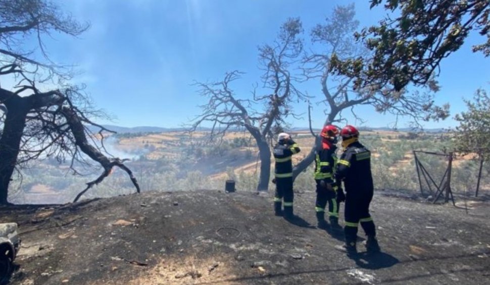 Turişti români, blocaţi în insula grecească Lefkada din cauza incendiilor