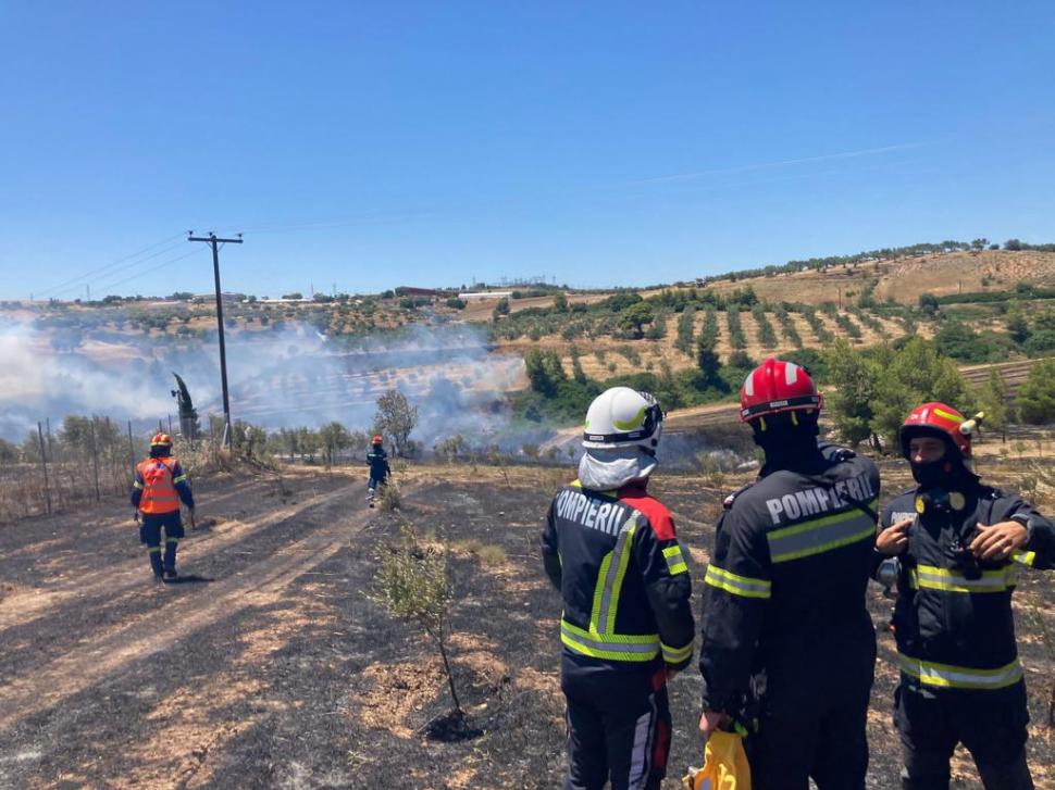 Turişti români, blocaţi în insula grecească Lefkada din cauza incendiilor 777170