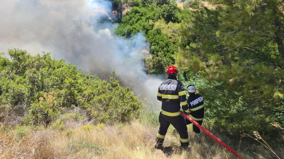 Turişti români, blocaţi în insula grecească Lefkada din cauza incendiilor 777174