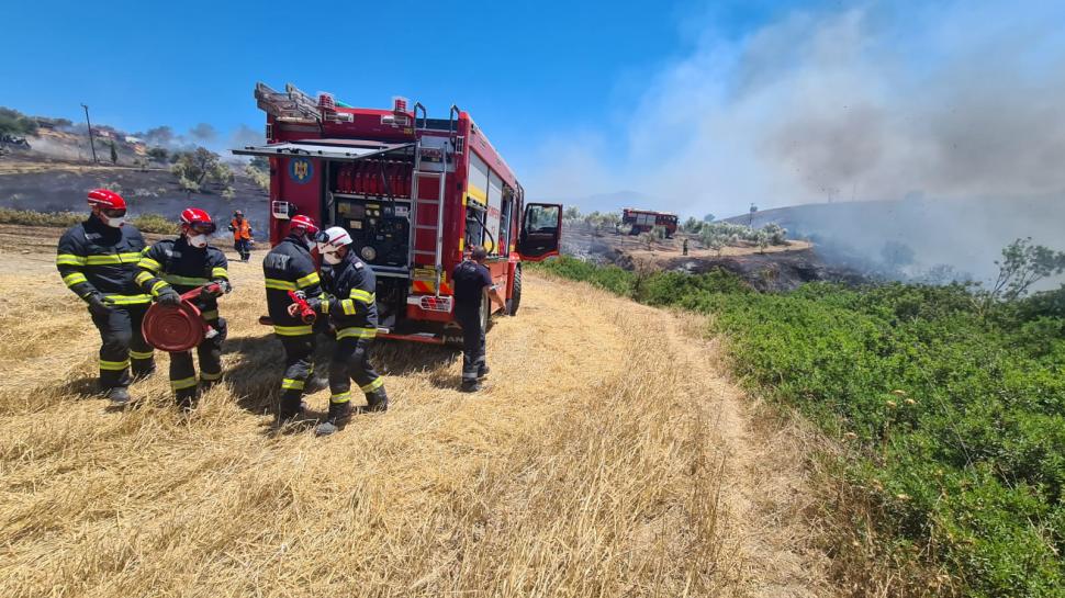 Turişti români, blocaţi în insula grecească Lefkada din cauza incendiilor 777175