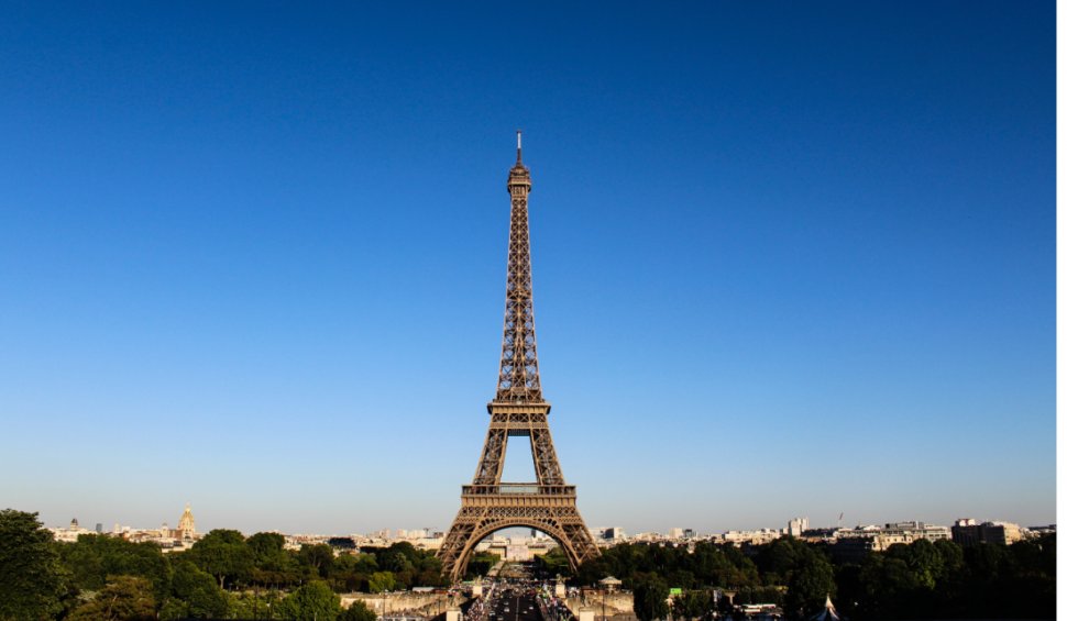Turnul Eiffel este ruginit și trebuie reparat imediat