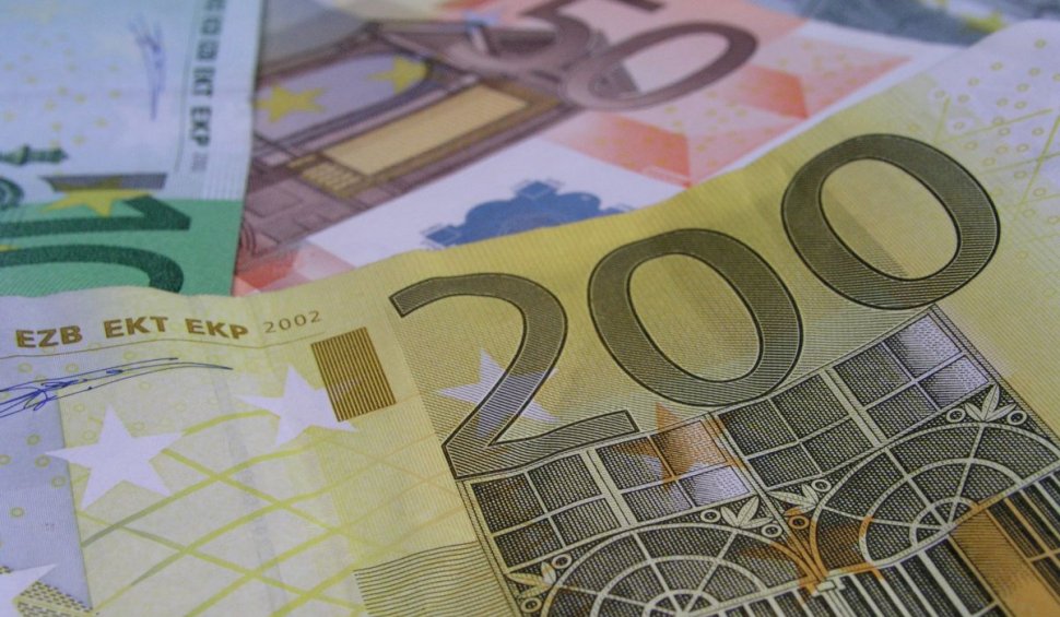 Curs valutar BNR, 5 iulie 2022. Moneda națională continuă să se deprecieze în raport cu euro și dolarul american