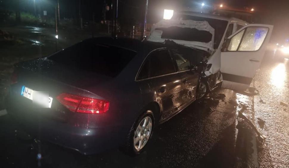 Un angajat al MAI a intrat cu un Audi, cu peste 100 de km/h, într-un microbuz | Accident la Slatina-Timiş în Caraş-Severin 777418