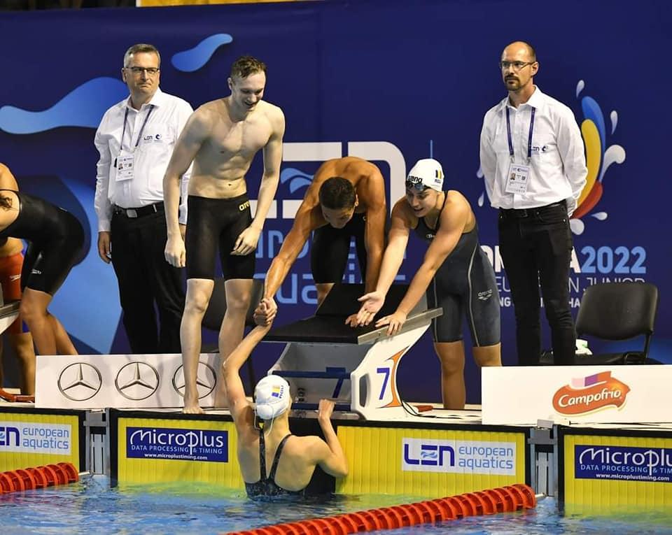 Argint pentru România în proba de 4x100 metri liber, în ștafeta mixtă condusă de David Popovici 777625