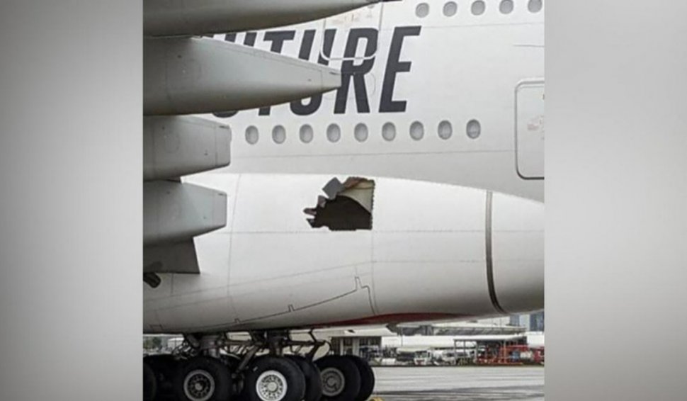 Un avion a zburat 14 ore cu o gaură uriaşă în fuselaj 