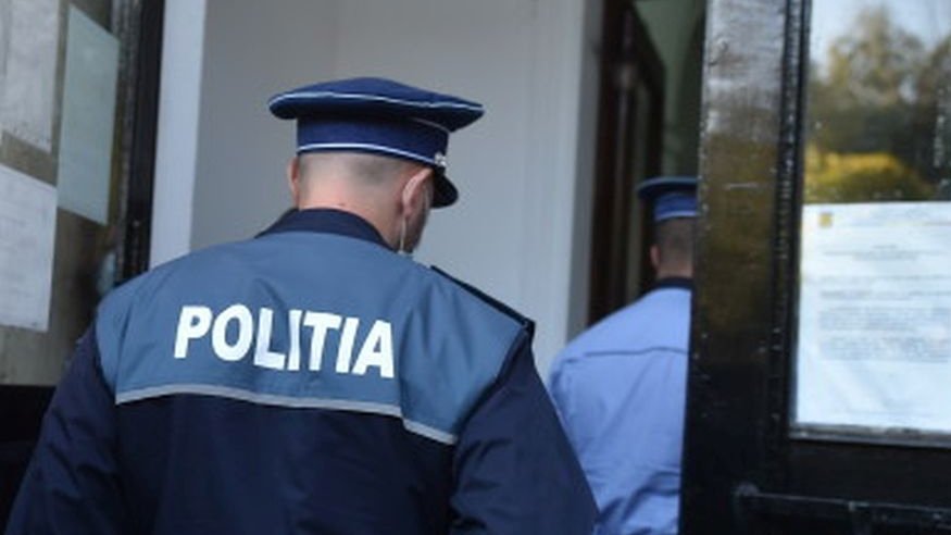 Antologic, la Otopeni: Un poliţist a fost mușcat de burtă când încătușa un scandalagiu