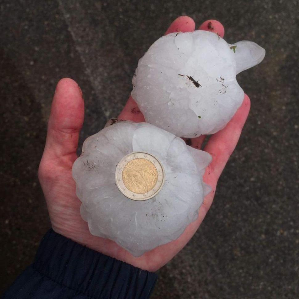 Italia este lovită de fenomene meteo extreme. Furtuni violente, grindină şi tornadă 777839