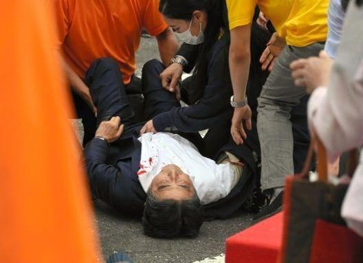 A murit Shinzo Abe | Fostul premier al Japoniei a fost asasinat în timpul unui discurs 777904