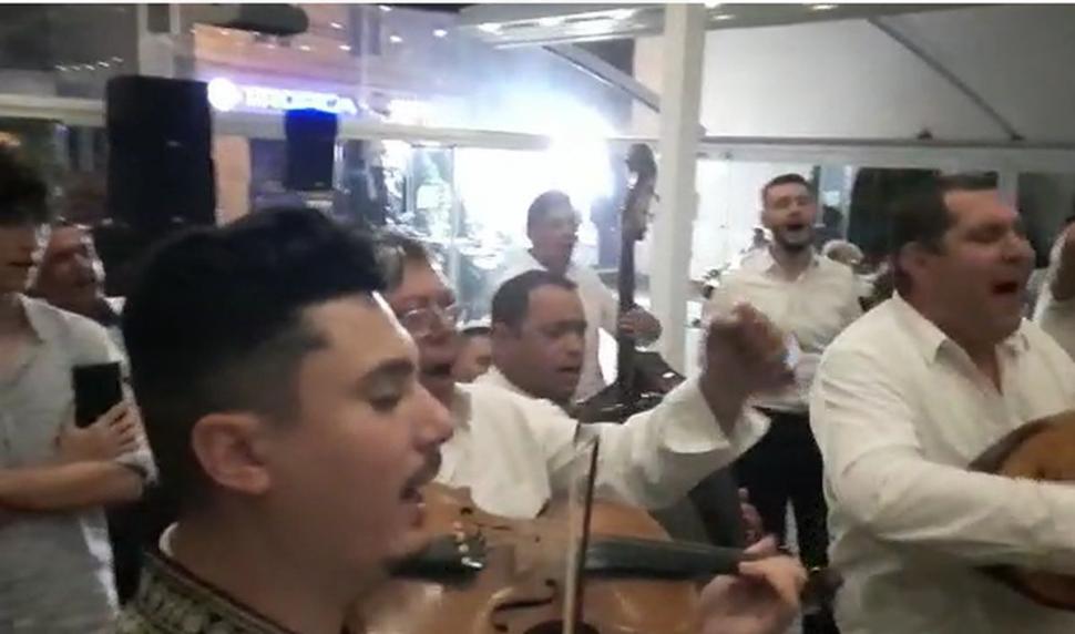 Adrian Mititelu a petrecut cu lăutari, după ce a ieşit din închisoare 777862