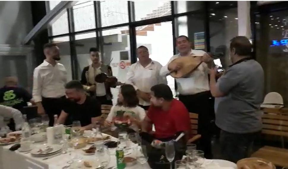 Adrian Mititelu a petrecut cu lăutari, după ce a ieşit din închisoare 777863