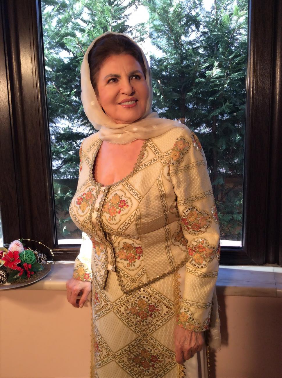 Câţi bani costă să o aduci pe Irina Loghin la nuntă. Tariful pentru o oră de cântat 777854