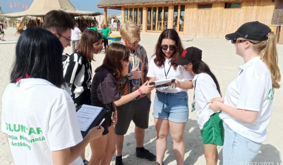 Sute de poliţişti, jandarmi şi ofiţeri antidrog se află la Neversea | 70.000 de oameni au fost prezenţi în prima seară 777886