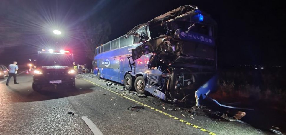 Autocar cu 76 de pasageri, implicat într-un accident pe E85, în Bacău